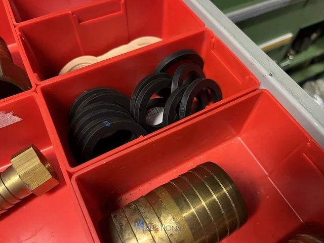 Grote partij pneumatische koppelingen, slangen en armaturen - afbeelding 127 van  191