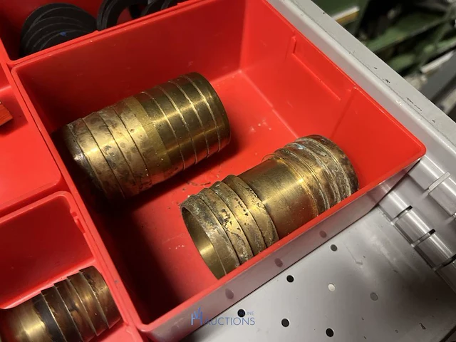 Grote partij pneumatische koppelingen, slangen en armaturen - afbeelding 128 van  191