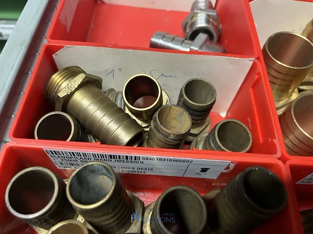 Grote partij pneumatische koppelingen, slangen en armaturen - afbeelding 132 van  191