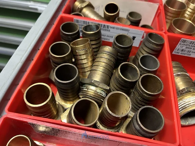 Grote partij pneumatische koppelingen, slangen en armaturen - afbeelding 133 van  191