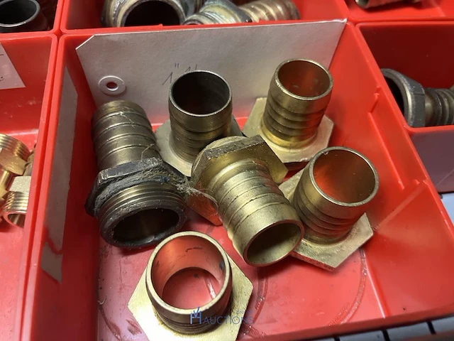 Grote partij pneumatische koppelingen, slangen en armaturen - afbeelding 138 van  191