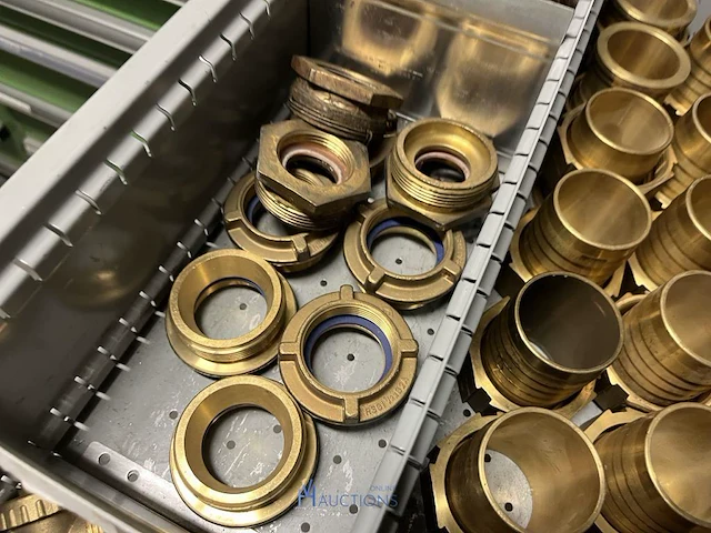 Grote partij pneumatische koppelingen, slangen en armaturen - afbeelding 146 van  191