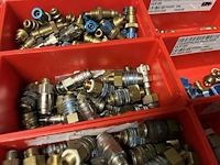 Grote partij pneumatische koppelingen, slangen en armaturen - afbeelding 163 van  191