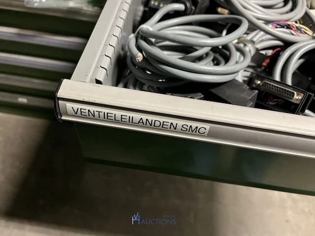 Grote partij pneumatische ventielen en ventieleilanden - afbeelding 15 van  193