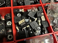 Grote partij pneumatische ventielen en ventieleilanden - afbeelding 33 van  193