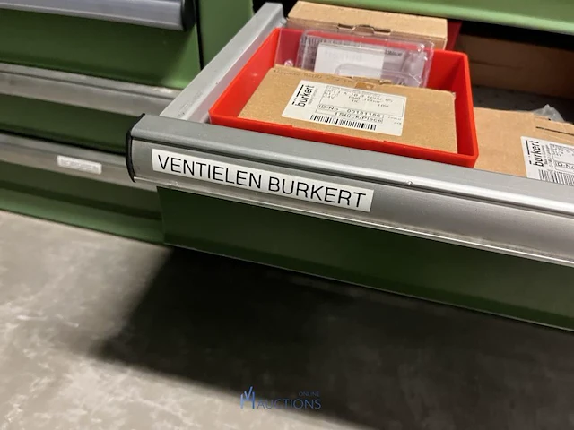Grote partij pneumatische ventielen en ventieleilanden - afbeelding 58 van  193