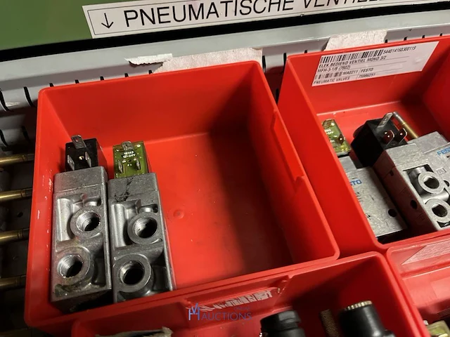 Grote partij pneumatische ventielen en ventieleilanden - afbeelding 114 van  193