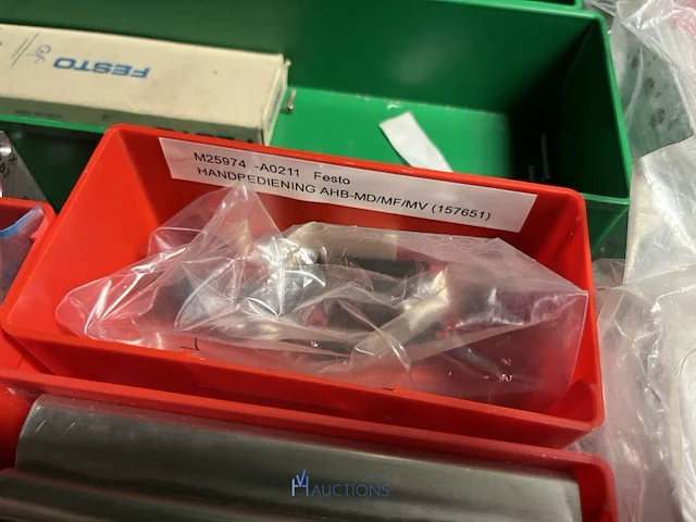 Grote partij pneumatische ventielen en ventieleilanden - afbeelding 144 van  193