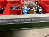 Grote partij pneumatische ventielen en ventieleilanden - afbeelding 153 van  193