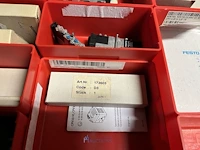 Grote partij pneumatische ventielen en ventieleilanden - afbeelding 177 van  193