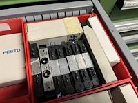 Grote partij pneumatische ventielen en ventieleilanden - afbeelding 191 van  193