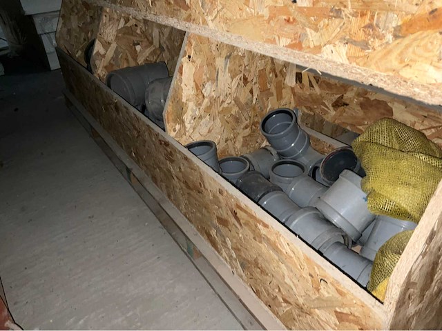 Grote partij pvc afvoer buizen en koppelstukken - afbeelding 7 van  7