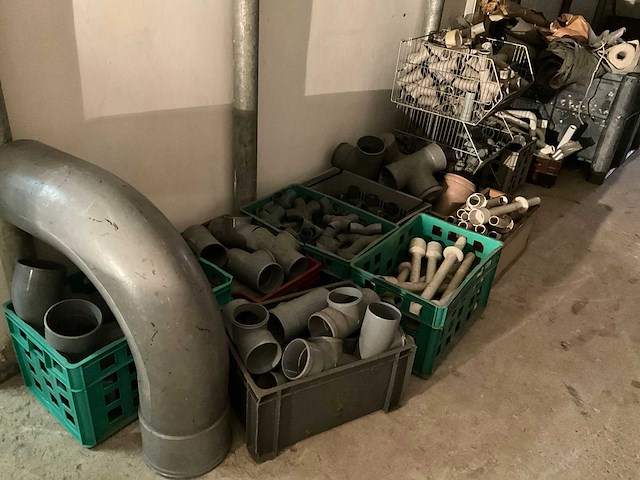 Grote partij pvc moffen en koppelingen - afbeelding 2 van  6