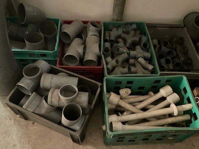 Grote partij pvc moffen en koppelingen - afbeelding 3 van  6