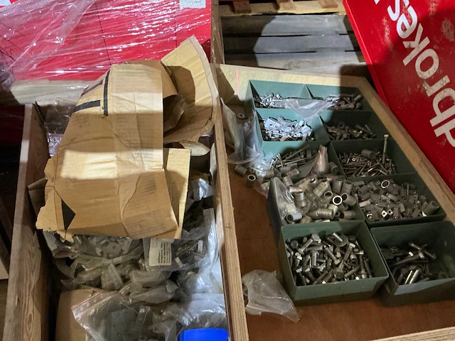 Grote partij reclamepanelen, logo’s, lichtbakken - afbeelding 7 van  18