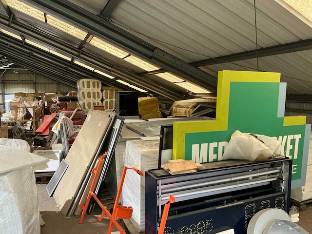 Grote partij reclamepanelen, logo’s, lichtbakken - afbeelding 1 van  18