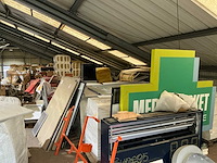 Grote partij reclamepanelen, logo’s, lichtbakken - afbeelding 1 van  18