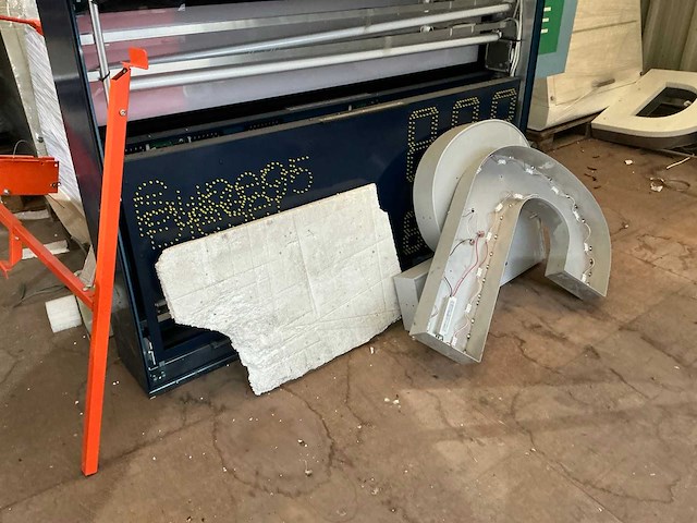 Grote partij reclamepanelen, logo’s, lichtbakken - afbeelding 12 van  18