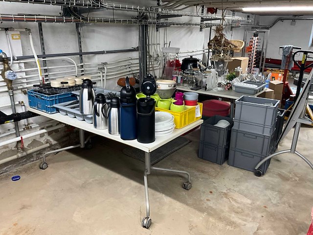 Grote partij restaurantbenodigdheden - afbeelding 1 van  11