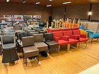 Grote partij restaurantstoelen - afbeelding 1 van  5