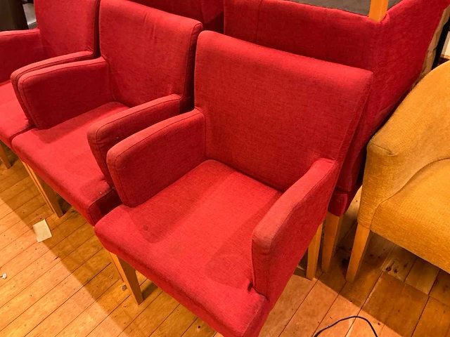 Grote partij restaurantstoelen - afbeelding 4 van  5