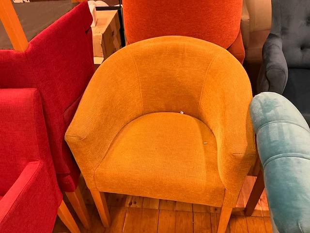 Grote partij restaurantstoelen - afbeelding 3 van  5