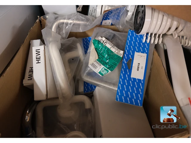 Grote partij sanitair en accessoires - afbeelding 17 van  21