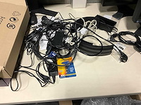 Grote partij schermen en it kabels en accessoires (eerste verdiep) - afbeelding 4 van  7