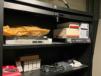 Grote partij schermen en it kabels en accessoires (eerste verdiep) - afbeelding 7 van  7