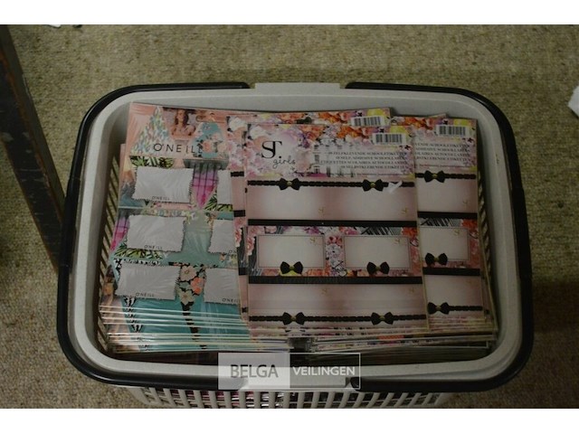 Grote partij schooletiketten (ideaal voor strooigoed carnaval) - afbeelding 1 van  3