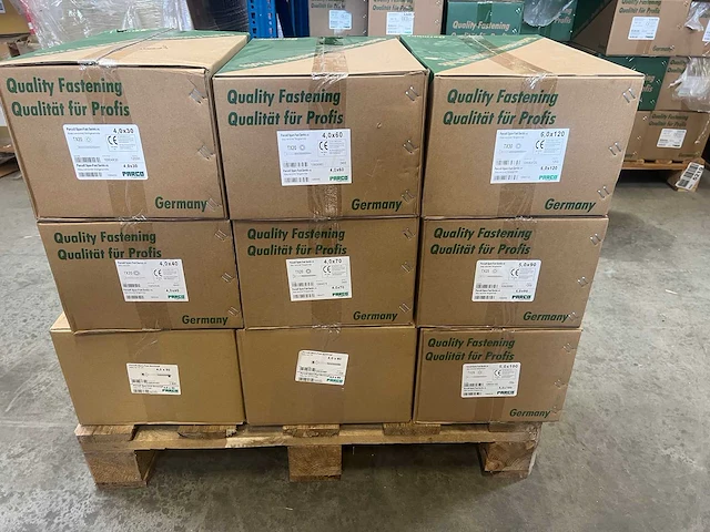 Grote partij schroeven 32400 stuks halve pallet - afbeelding 1 van  10