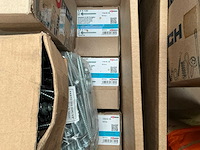 Grote partij schroeven, afdekplaatjes en sealplaatjes - afbeelding 7 van  25