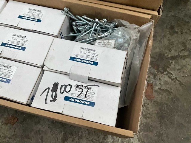 Grote partij schroeven, afdekplaatjes en sealplaatjes - afbeelding 10 van  25