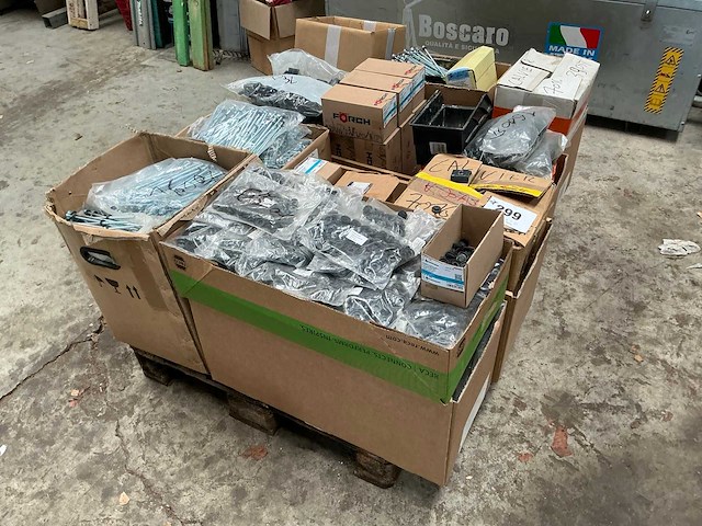 Grote partij schroeven, afdekplaatjes en sealplaatjes - afbeelding 1 van  25