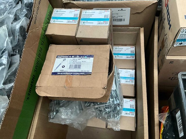 Grote partij schroeven, afdekplaatjes en sealplaatjes - afbeelding 13 van  25