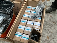 Grote partij schroeven, afdekplaatjes en sealplaatjes - afbeelding 15 van  25