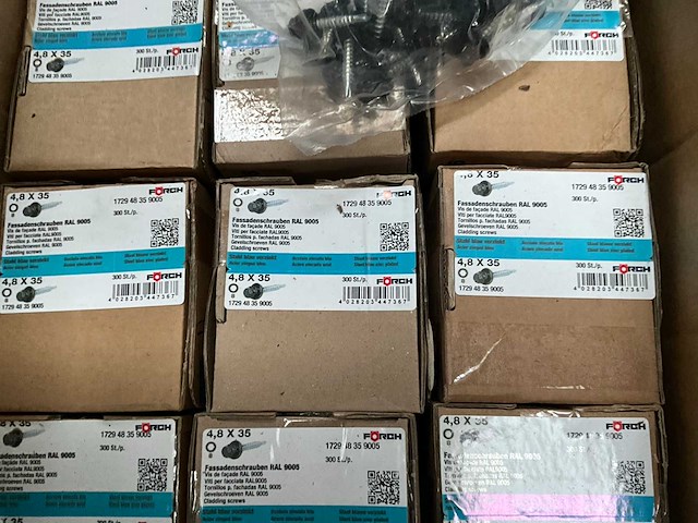 Grote partij schroeven, afdekplaatjes en sealplaatjes - afbeelding 16 van  25