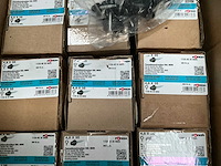 Grote partij schroeven, afdekplaatjes en sealplaatjes - afbeelding 16 van  25