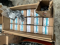 Grote partij schroeven, afdekplaatjes en sealplaatjes - afbeelding 18 van  25