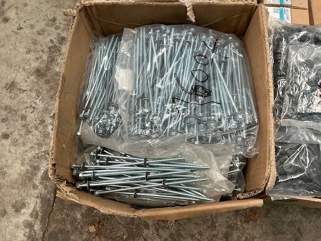 Grote partij schroeven, afdekplaatjes en sealplaatjes - afbeelding 20 van  25