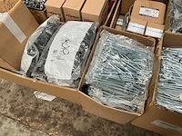 Grote partij schroeven, afdekplaatjes en sealplaatjes - afbeelding 21 van  25