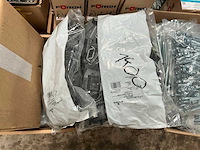 Grote partij schroeven, afdekplaatjes en sealplaatjes - afbeelding 22 van  25