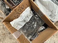 Grote partij schroeven, afdekplaatjes en sealplaatjes - afbeelding 23 van  25