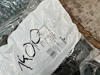 Grote partij schroeven, afdekplaatjes en sealplaatjes - afbeelding 24 van  25