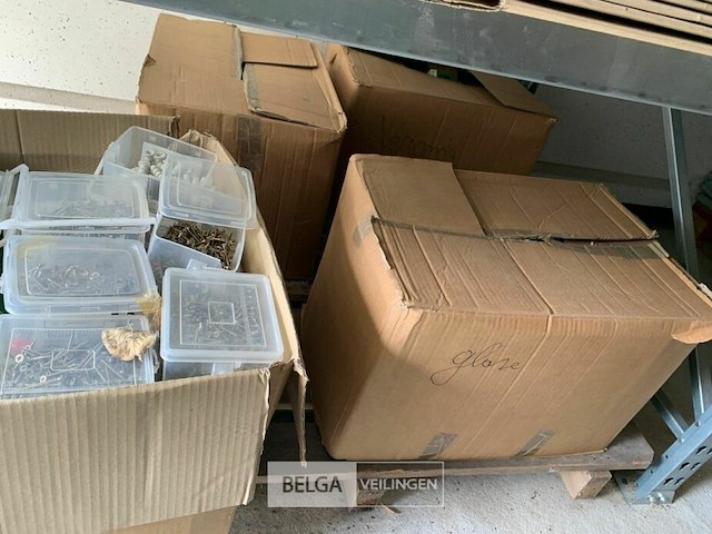 Grote partij schroeven, divers - afbeelding 2 van  2