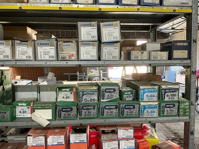 Grote partij schroeven en bevestigingstoebehoren - afbeelding 2 van  9