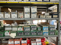 Grote partij schroeven en bevestigingstoebehoren - afbeelding 2 van  9