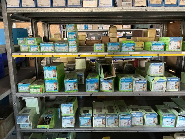 Grote partij schroeven en bevestigingstoebehoren - afbeelding 5 van  9