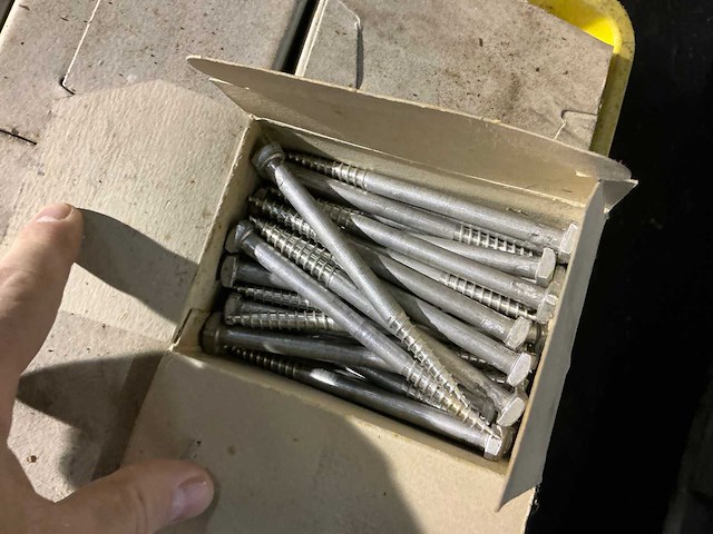 Grote partij schroeven - afbeelding 6 van  6