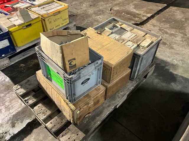 Grote partij schroeven - afbeelding 2 van  4